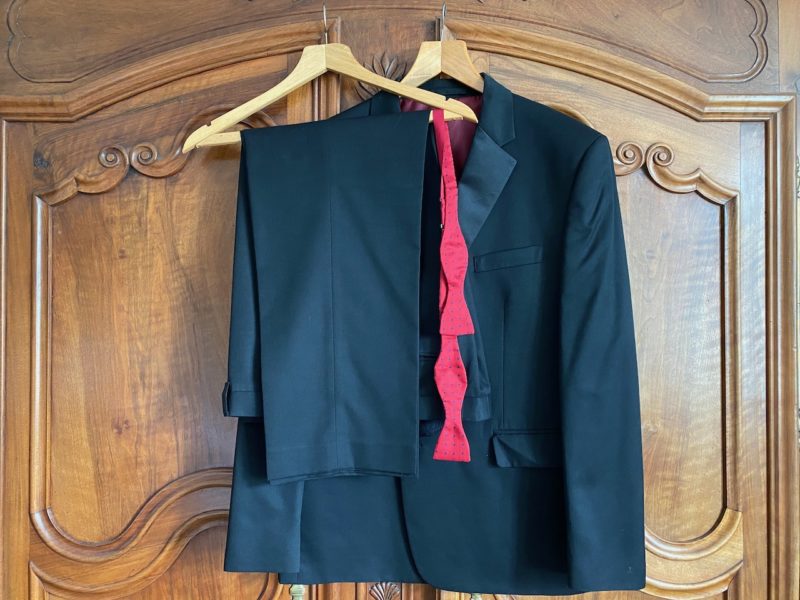 Dinner suit. Image © PlanetSKI